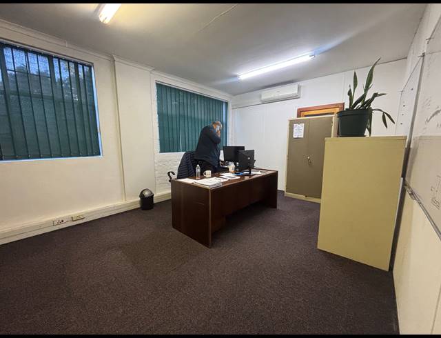677M² WAREHOUSE TO LET IN PAROW INDUSTRIAL
